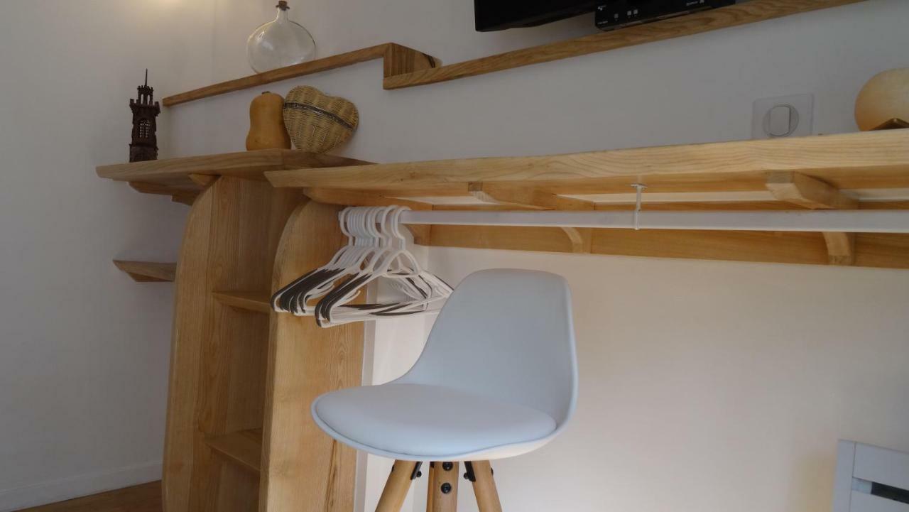 Chambre Du Sabotier - Studio Troglodytique - A 100 M Baignade En Riviere - Location De Canoe - Circuits Cyclo - Aire De Pique-Nique - 3 Restaurants Кастелно Ла Шапел Екстериор снимка